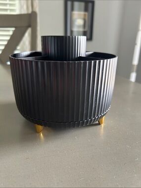 Amazon Black and Gold Ribbed Make-up Organizer